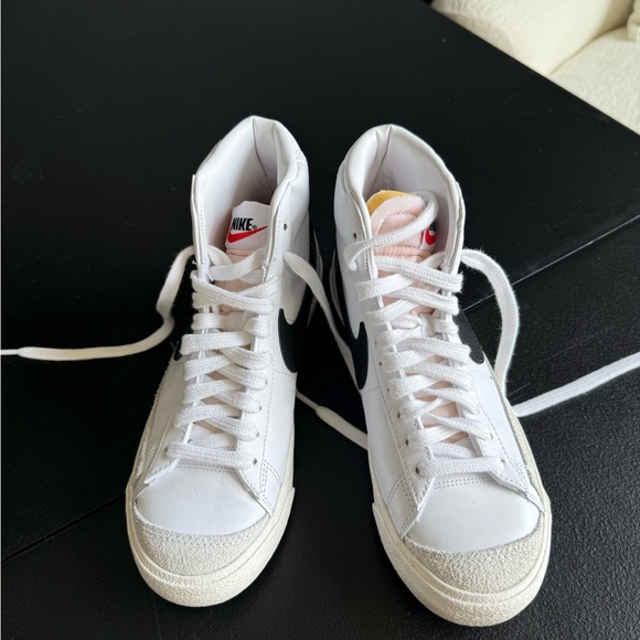 Nike Blazer Mid White Sneakers - Picture 2 of 3